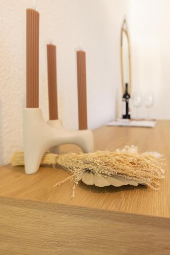 a brush sitting on a table next to a sink at Gästehaus am Winckel in Stendal