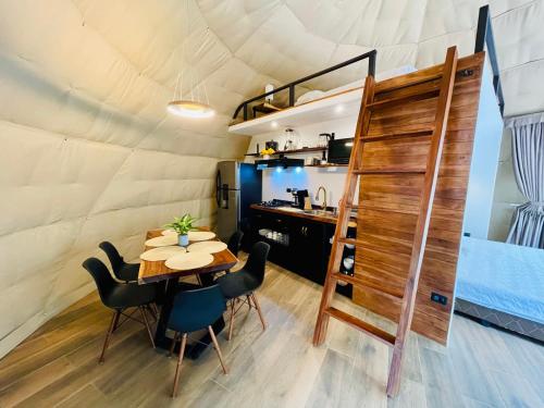 a dining room and kitchen in a tiny house at Serenity Glampings Quinta Montaña in Cóbano