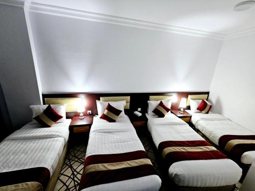 Postel nebo postele na pokoji v ubytování Ajyal Al Madina Hotel 3