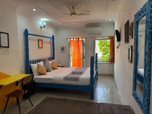 Llit o llits en una habitació de Jaisalmer Hostel Crowd