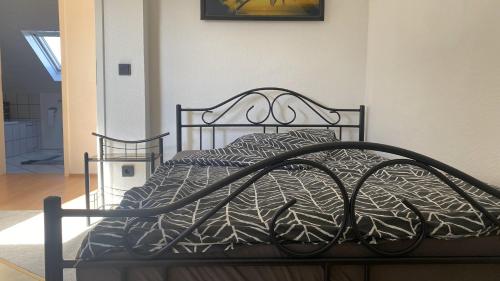 Ένα ή περισσότερα κρεβάτια σε δωμάτιο στο Wohnung an der Galopprennbahn