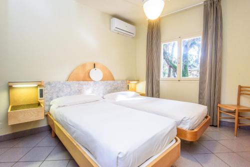 Ένα ή περισσότερα κρεβάτια σε δωμάτιο στο Resort Riva Degli Etruschi