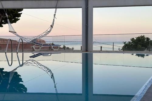 a reflection of a helicopter in a window at Sky Apartamentos Vista Do Atlântico in Capelo