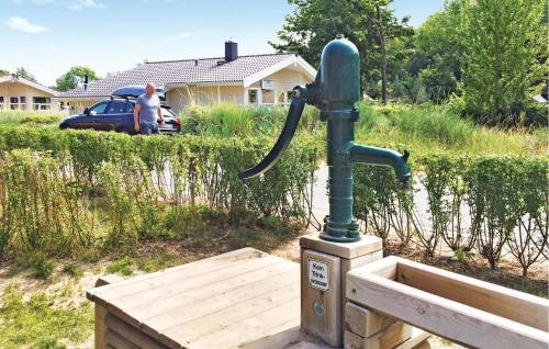 a water hose hooked up to a water fountain at Frische Brise 4 - Dorf 3 in Priwall