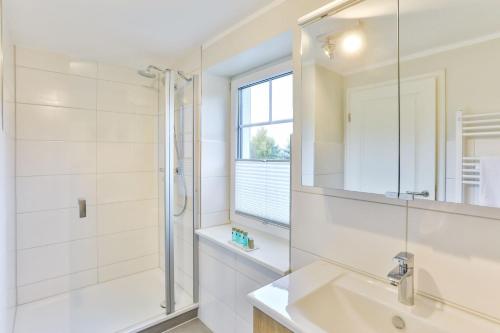 Ένα μπάνιο στο Naturidyll Mariendorf - Ferienwohnung Schafberg