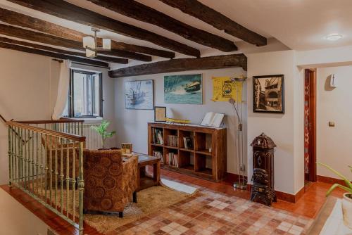 a living room with a couch and a table at Casa Rural Altzibar-berri in Urnieta