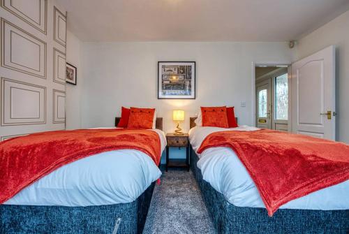 Ένα ή περισσότερα κρεβάτια σε δωμάτιο στο Dudley-5 Beds-contractors-parking-long Stay!
