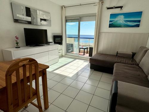 *Au Lydia* Appartement vue sur mer, avec piscine.