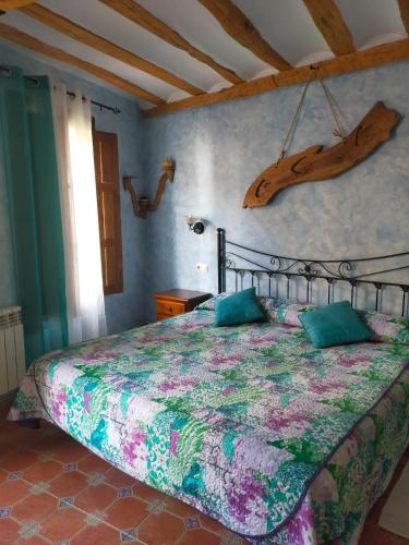 a bedroom with a large bed in a room at Casa la ilera in Casalarreina