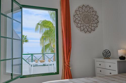 TOP FLOOR OCEAN VIEWS Lanzamar - Renovated Gem with a Sunny, Private Terrace & Elevator & Pool - Puerto del Carmen