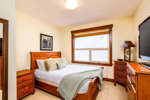 Postel nebo postele na pokoji v ubytování Stonegate Resort Unit A104