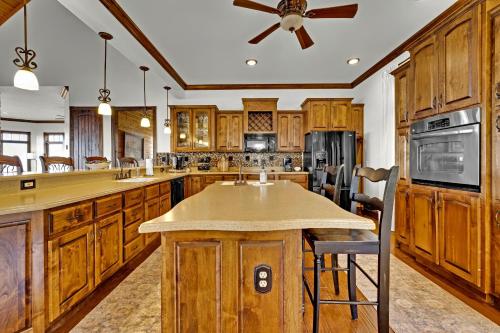 a kitchen with wooden cabinets and a ceiling fan at The Lodge in Mentone in Mentone
