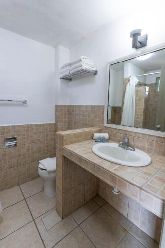 Bagno di Torreblanca Beach Hotel and Suites Guayabitos - Desayuno y Comida Incluido