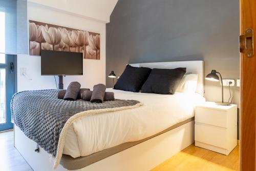 Cama o camas de una habitación en Dúplex Artístico con Terraza I 10 min del Centro I AndBnB
