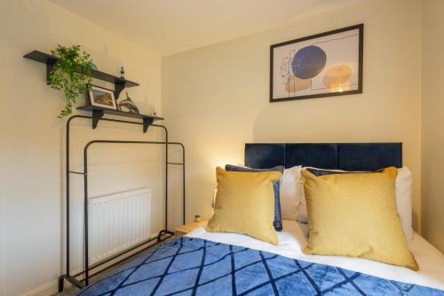 Ένα ή περισσότερα κρεβάτια σε δωμάτιο στο Host & Stay - The Braes