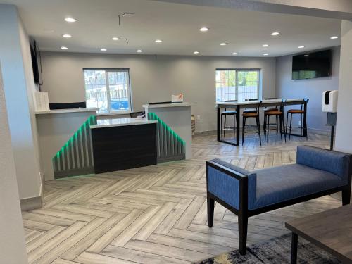 a lobby with a waiting area with tables and chairs at Quality Inn Tracy I-205 in Tracy
