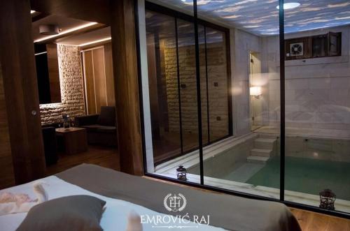 Koupelna v ubytování HOTEL EMROVIC RAJ