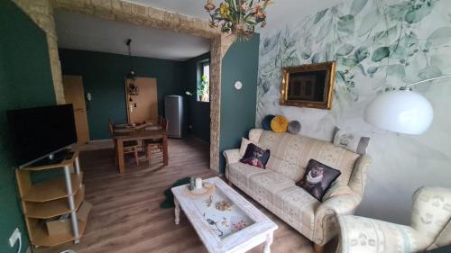 TV a/nebo společenská místnost v ubytování Ferienwohnung Am Schlossberg
