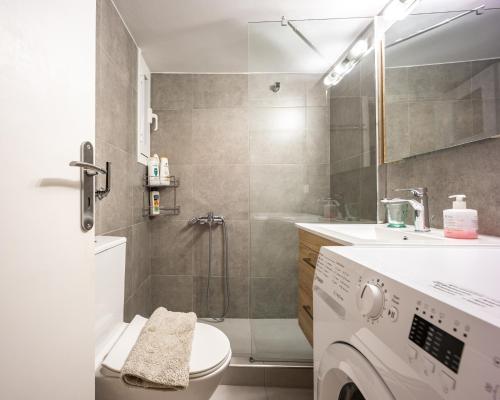 Urban 2-Bedroom near Metro