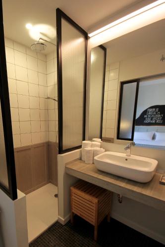 a bathroom with a sink and a shower at H Complutum in Alcalá de Henares