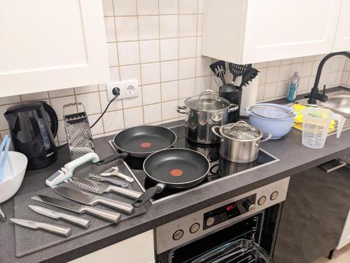 a kitchen counter with pots and pans on a stove at UO0 - Urlaubsmagie - Gemütliche Wohnung für bis zu 6P in Sebnitz