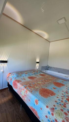 a bedroom with a bed in a room with two lamps at Las Marinas Playa Grande 1 in Piriápolis
