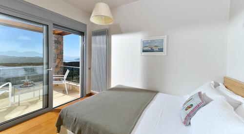Ένα ή περισσότερα κρεβάτια σε δωμάτιο στο Elounda Luxury Villas