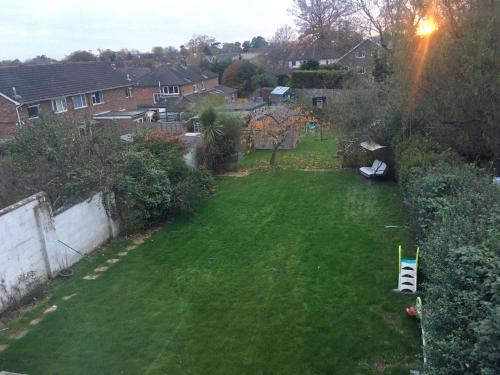 Κήπος έξω από το Fareham Heights 5BR, Lrg drive, Hot tub, Lux, modern and Comfy