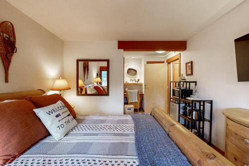 Fotografie z fotogalerie ubytování Granlibakken # 42 B Studio with One King bed v destinaci Tahoe City