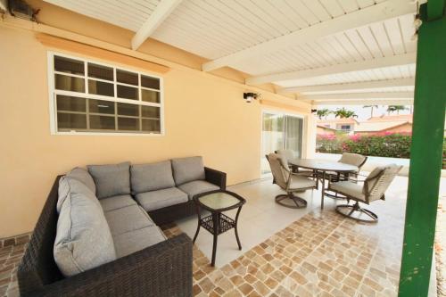 a living room with a couch and a table at Beija Flor Entire home in Oranjestad, Aruba in Paradijs