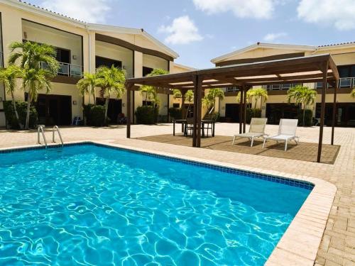 Πισίνα στο ή κοντά στο Aruba Breeze Condo B7
