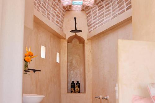 Un baño de Nomada Wellness Hotel