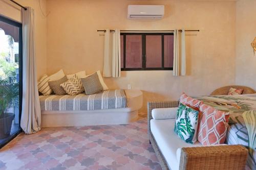 Un lugar para sentarse en Nomada Wellness Hotel