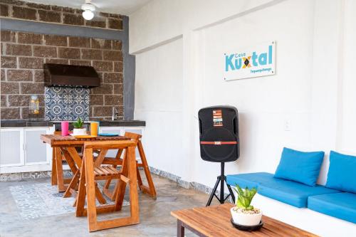 a living room with a blue couch and a table at Vida Casa Kuxtal Rooftop con vista al Lago in Vista Hermosa