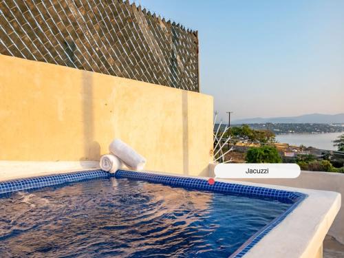 a swimming pool on the side of a building at Vida Casa Kuxtal Rooftop con vista al Lago in Vista Hermosa