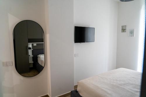 Μια τηλεόραση ή/και κέντρο ψυχαγωγίας στο ANTO Wellness & Suite