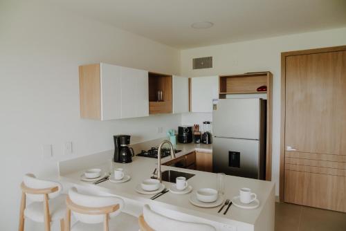 Η κουζίνα ή μικρή κουζίνα στο Baia Kristal Apartamento