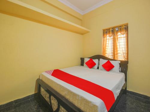 Postel nebo postele na pokoji v ubytování Hotel O AM Luxury AC ROOM'S