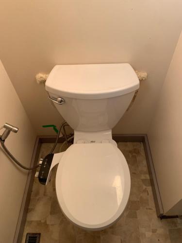 Un baño de Tight budget room for rent in my singlehouse