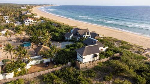an aerial view of a house next to the beach at Pura Vida Tofo Beach Houses in Praia do Tofo
