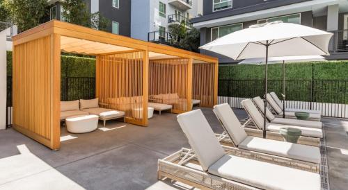 DTLA Luxury Condo with Pool, Gym, Work Pods & Conference Room
