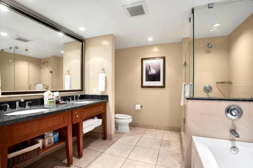 A bathroom at KBM Resorts FREE CAR Honua Kai Konea Ground Floor 2-Bedroom Condo with Easy Pool Access HKK-140