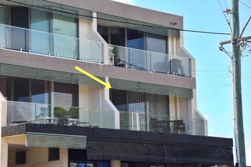 Μπαλκόνι ή βεράντα στο Ocean View 1 - Bring your own linen.