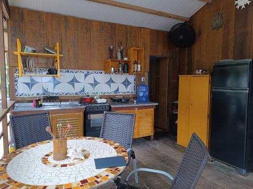 Η κουζίνα ή μικρή κουζίνα στο Cabana da Almada - Pé na Areia