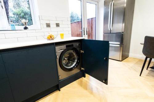 Una cocina o cocineta en Charming Home in Bromsgrove - Perfect for Groups