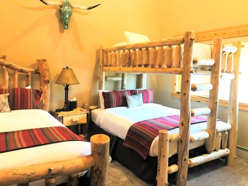 a bedroom with two bunk beds and a lamp at KBM Resorts Timber Wolf Lodge Walk to Canyons Cabriolet Fireplace BBQ Aspens Creek Parking TWL-12c in Park City