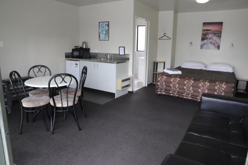Dapur atau dapur kecil di Sierra Beachfront Motel