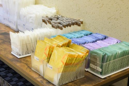 a table topped with different colored napkins in boxes at Twin Leaves Hotel Izumo in Izumo