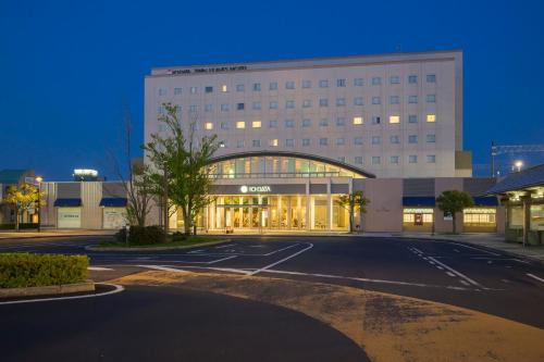 an empty parking lot in front of a building at Twin Leaves Hotel Izumo in Izumo