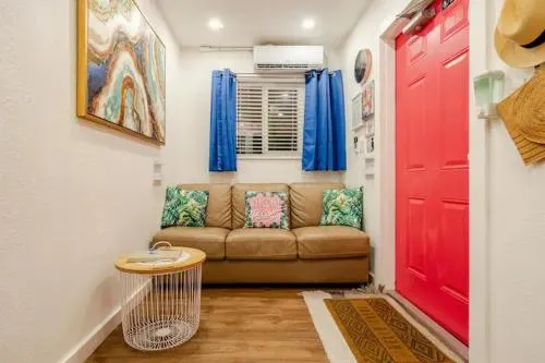 Stunning Little Havana Close to Airport, Calle Ocho, Brickell, Cruises,Wynwood and the Beaches - Free Parking photo 5